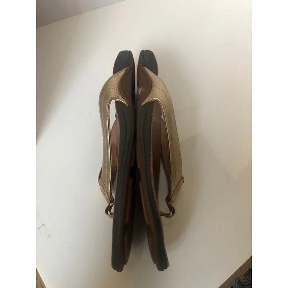 Olukai Kumu Women’s Gold Leather Flip Flops Thong Sandals size W7 - Picture 3 of 4